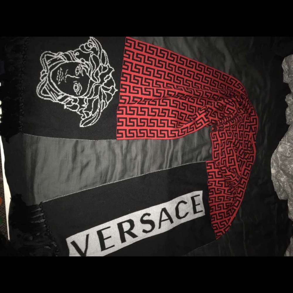 Versace scarf - Picture 2 of 2